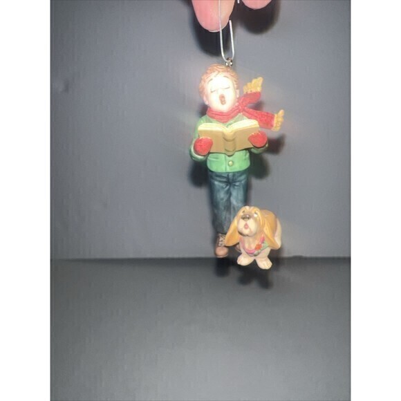 2000 Hallmark Keepsake Christmas Ornament - Caroler's Best Friend Dog - Picture 6 of 6